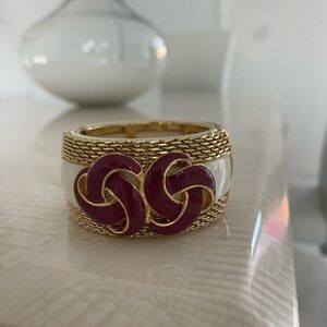 Very unique cuff bracelet one size fits all New no tags